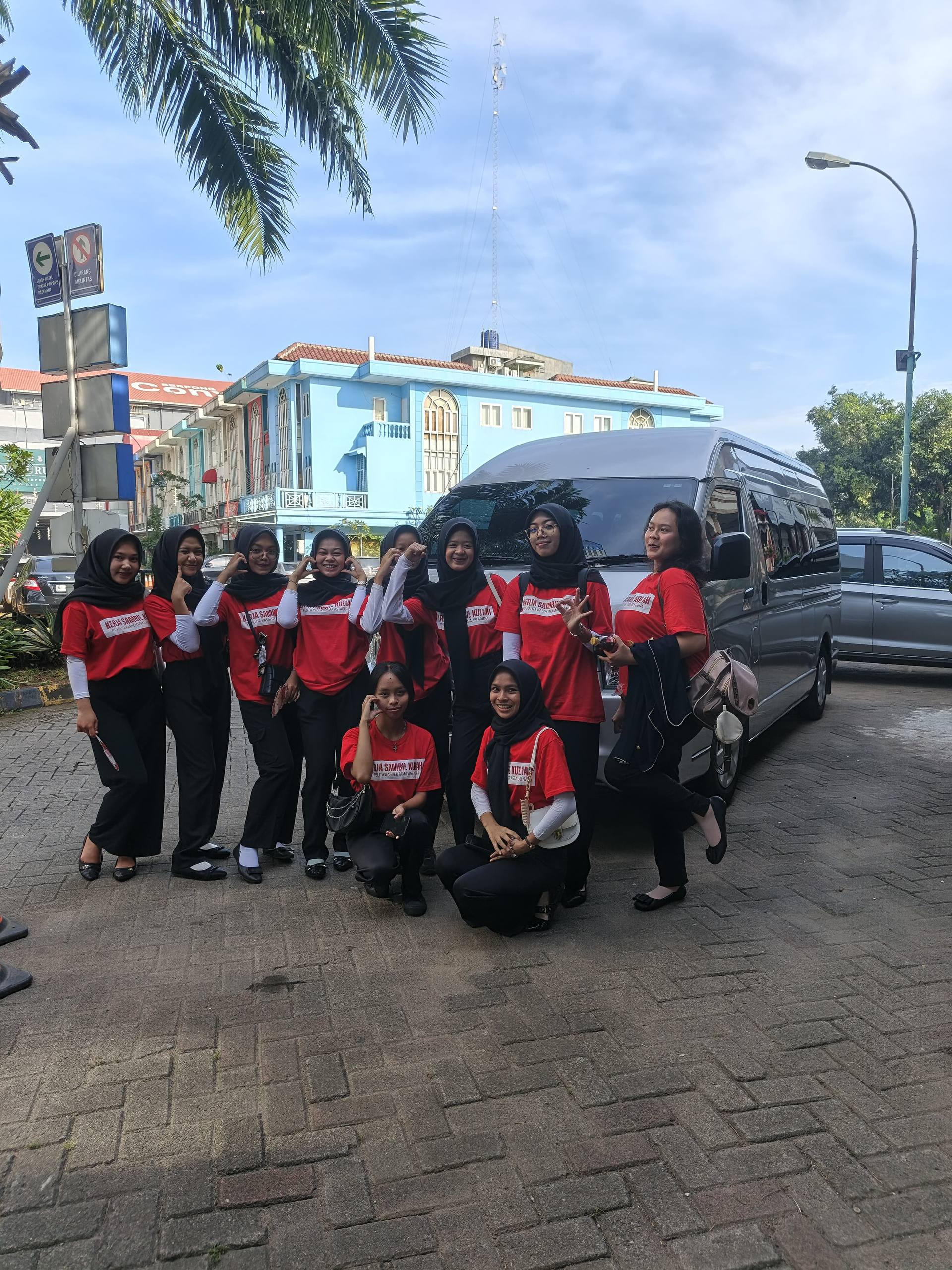 outing kantor dengan hiace